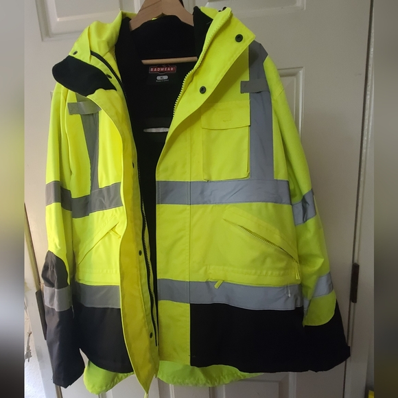 RadWear work/safety jacket - Picture 8 of 9